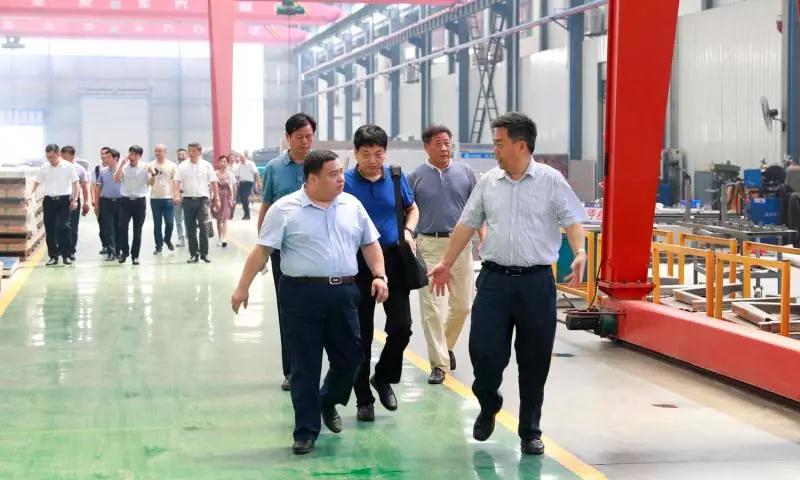 華菱星馬集團劉漢如董事長蒞臨程力汽車集團商務(wù)考察暨洽談戰(zhàn)略合作項目